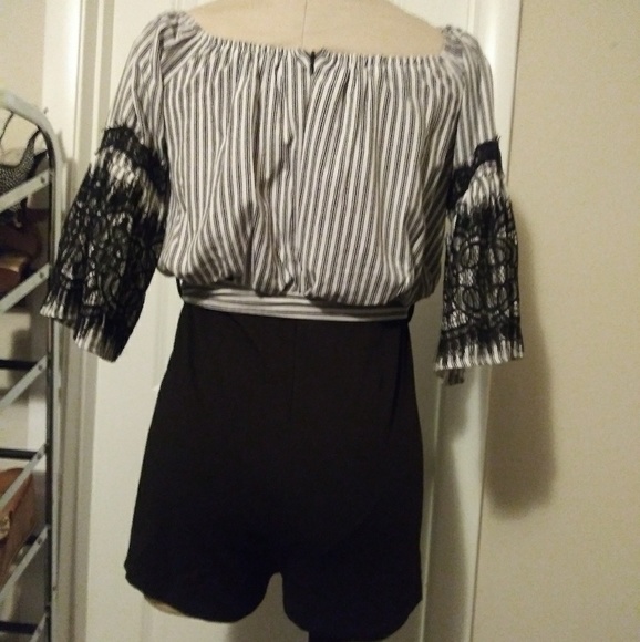 Woman's clothing - Picture 1 of 2